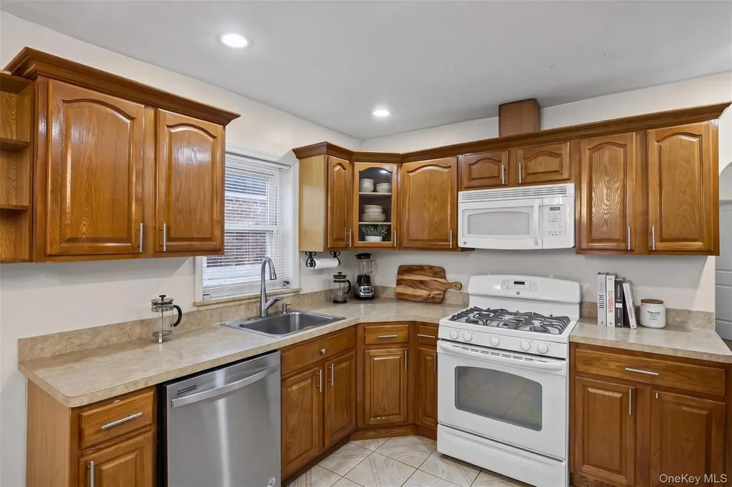 25 Everett Street Valley Stream NY 11580