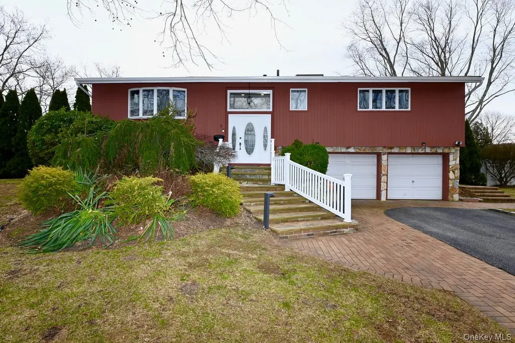 7 Mcnulty Street Dix Hills NY 11746
