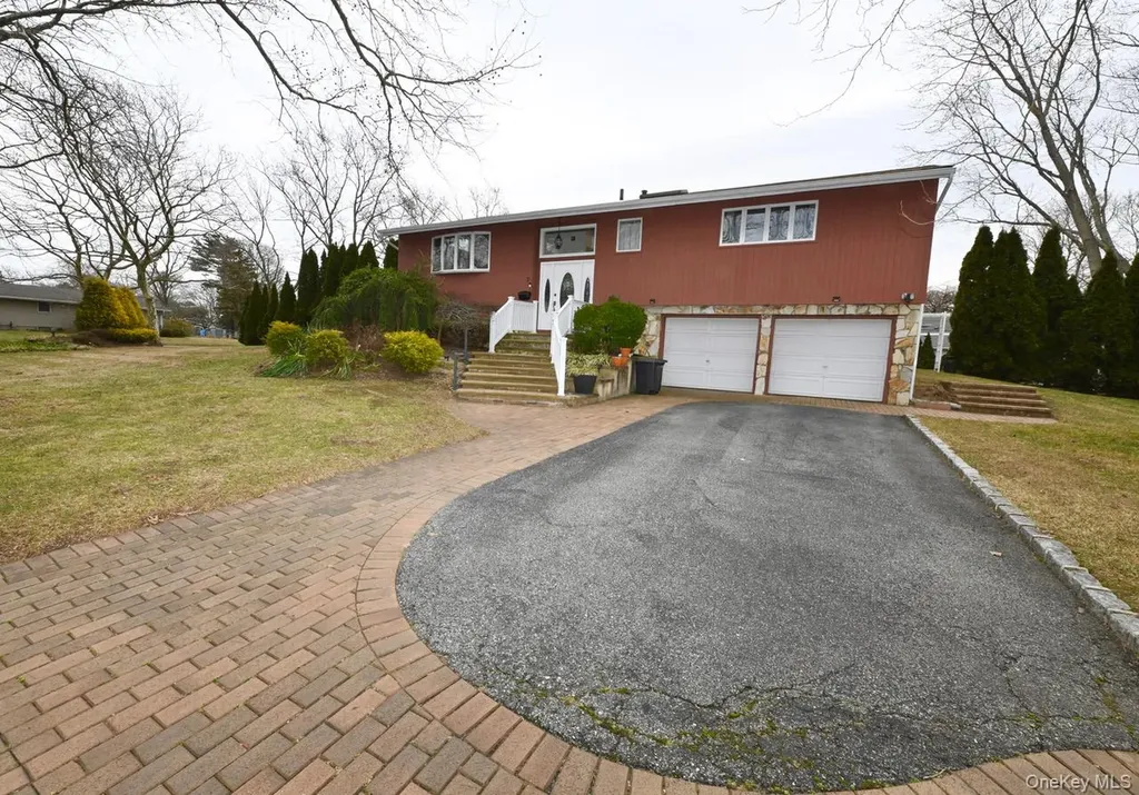 7 Mcnulty Street Dix Hills NY 11746