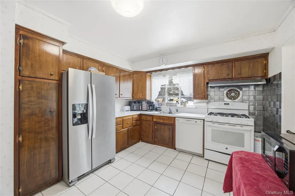 12 Viola Drive Glen Cove NY 11542