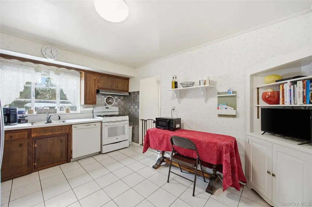 12 Viola Drive Glen Cove NY 11542
