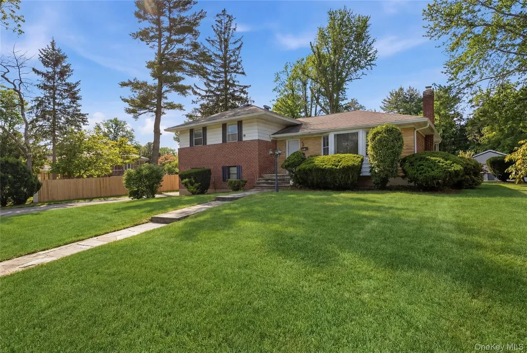 12 Viola Drive Glen Cove NY 11542