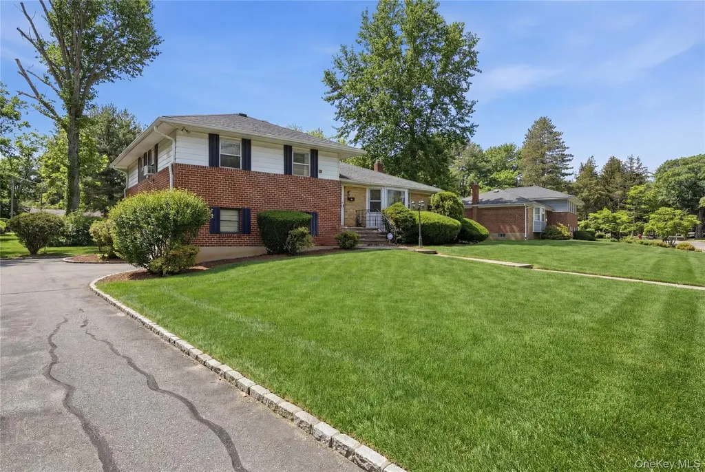 12 Viola Drive Glen Cove NY 11542