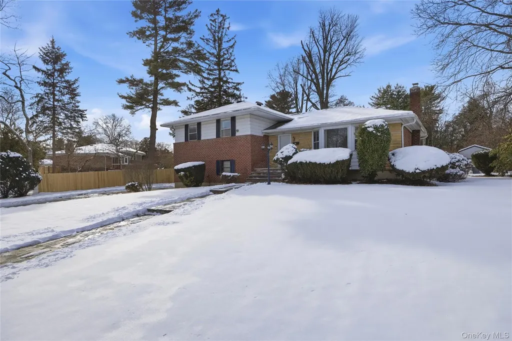 12 Viola Drive Glen Cove NY 11542