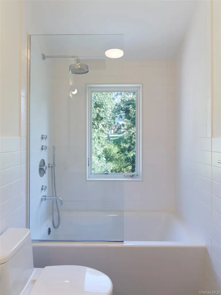 2 Sun Court Hampton Bays NY 11946