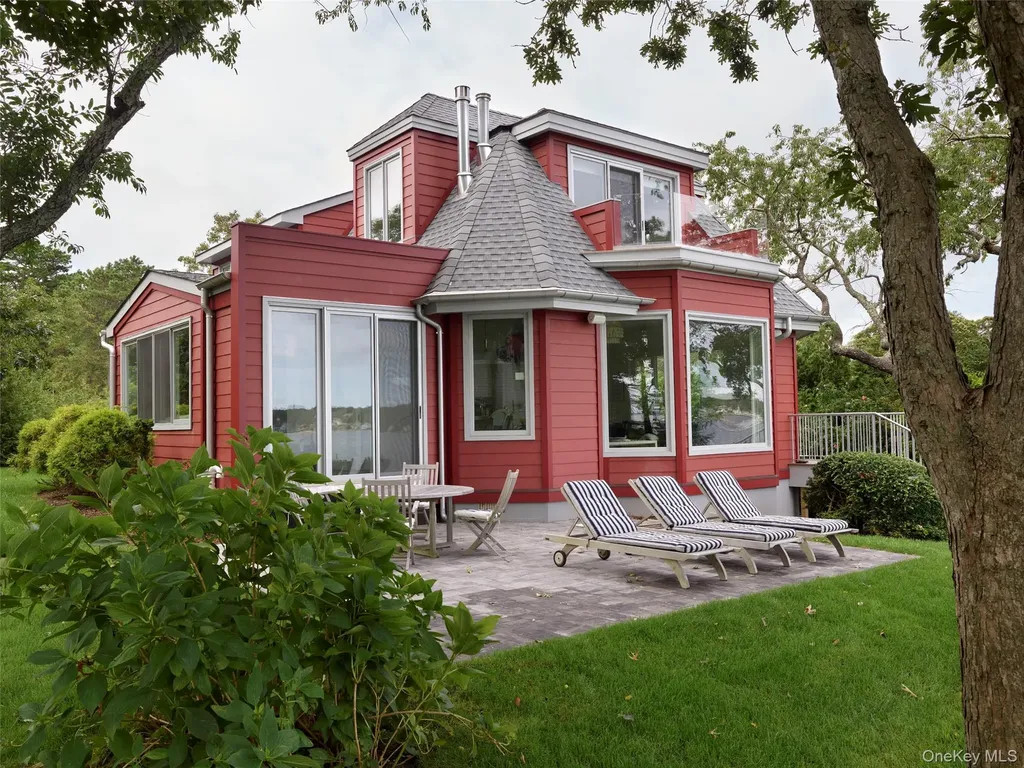 2 Sun Court Hampton Bays NY 11946
