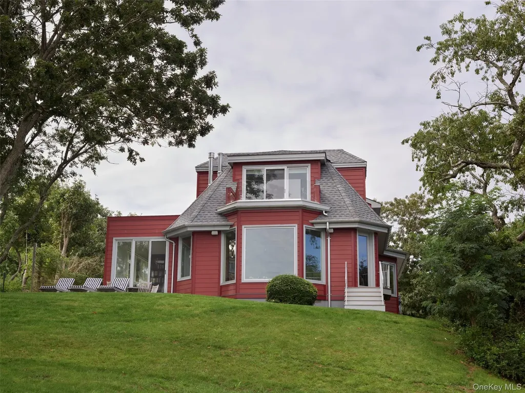 2 Sun Court Hampton Bays NY 11946