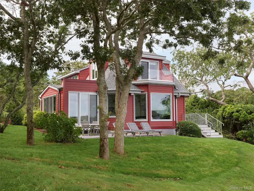 2 Sun Court Hampton Bays NY 11946
