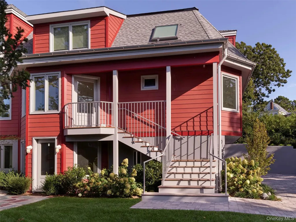 2 Sun Court Hampton Bays NY 11946