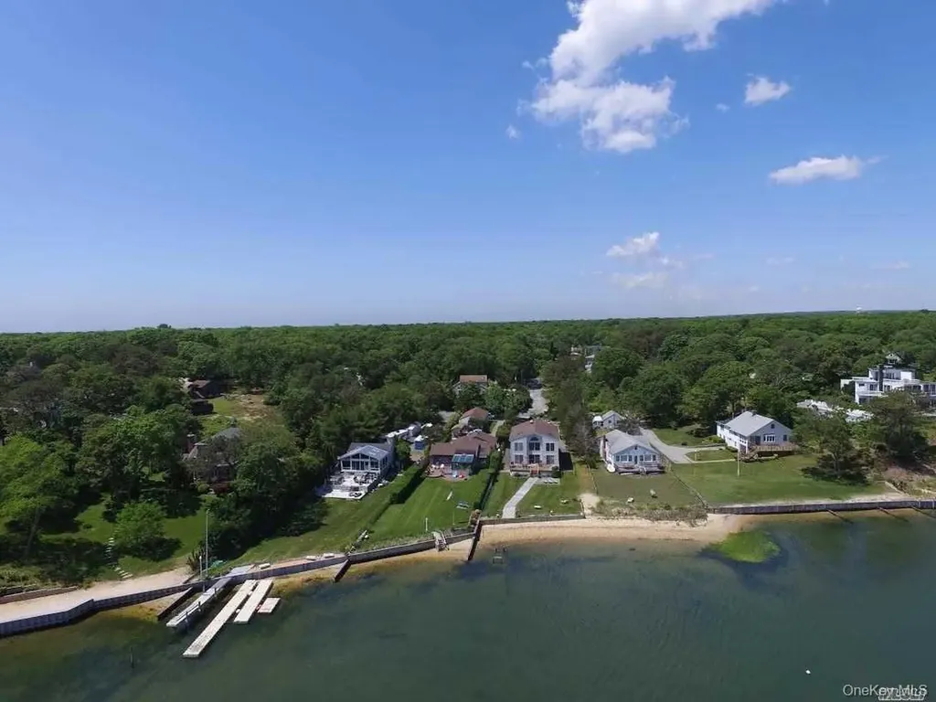 2 Sun Court Hampton Bays NY 11946