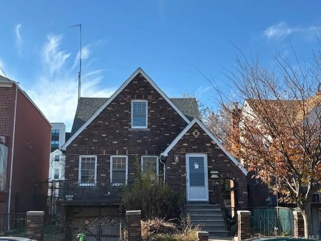 2729 Paulding Avenue Bronx NY 10469