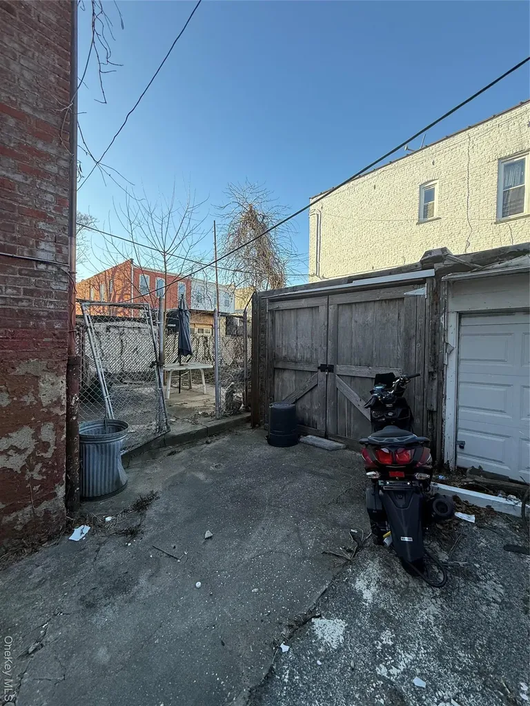 627 Hegeman Avenue Brooklyn NY 11207
