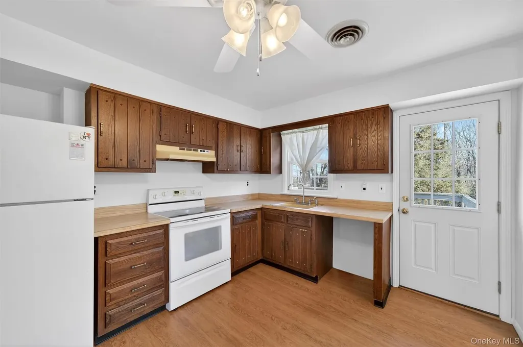 11 Hilltop Lane Warwick NY 10990