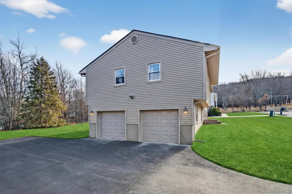 11 Hilltop Lane Warwick NY 10990