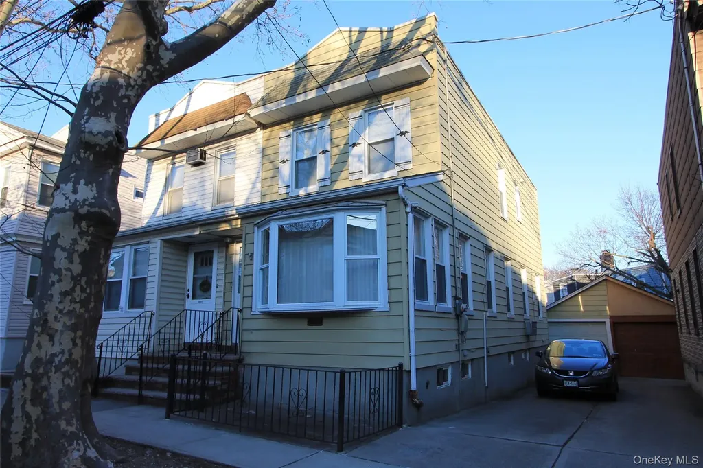 69-23 64th Place Glendale NY 11385