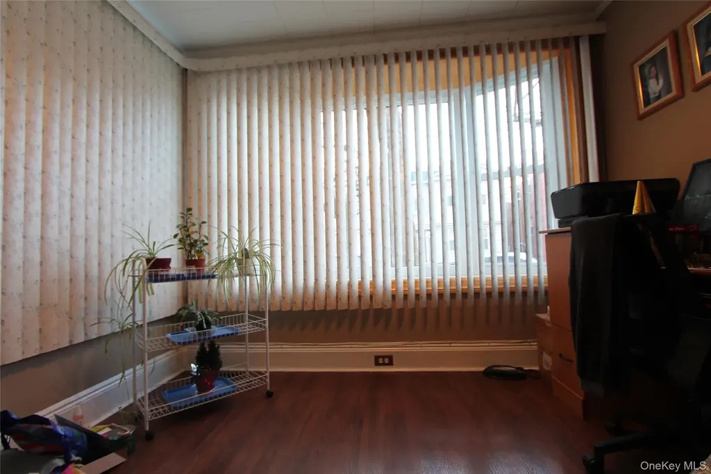 69-23 64th Place Glendale NY 11385