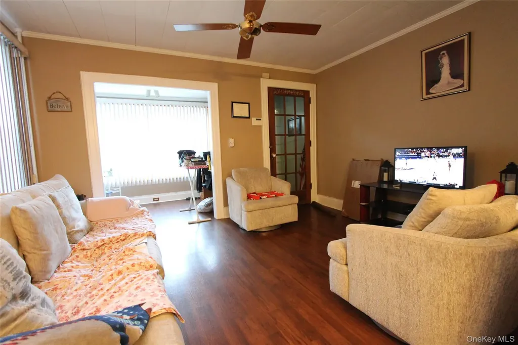 69-23 64th Place Glendale NY 11385