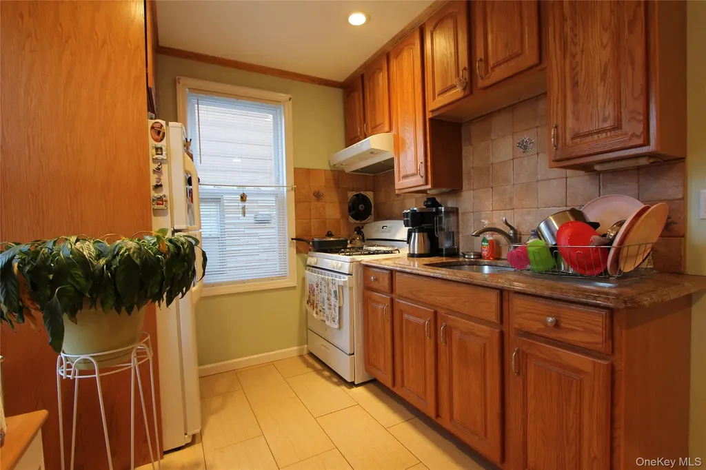 69-23 64th Place Glendale NY 11385