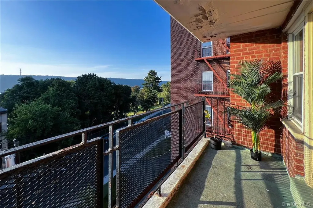 440 Warburton Avenue Yonkers NY 10701