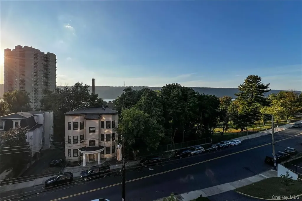 440 Warburton Avenue Yonkers NY 10701