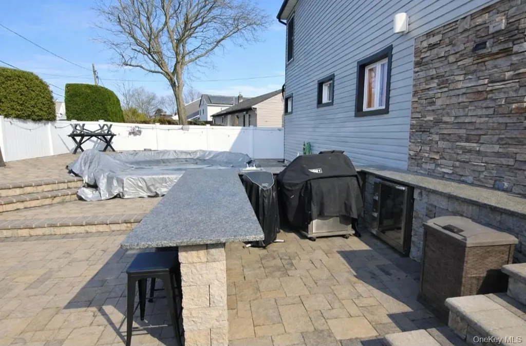 166 Daniel Road N Massapequa NY 11758