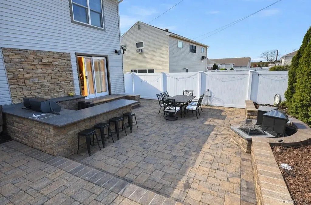 166 Daniel Road N Massapequa NY 11758