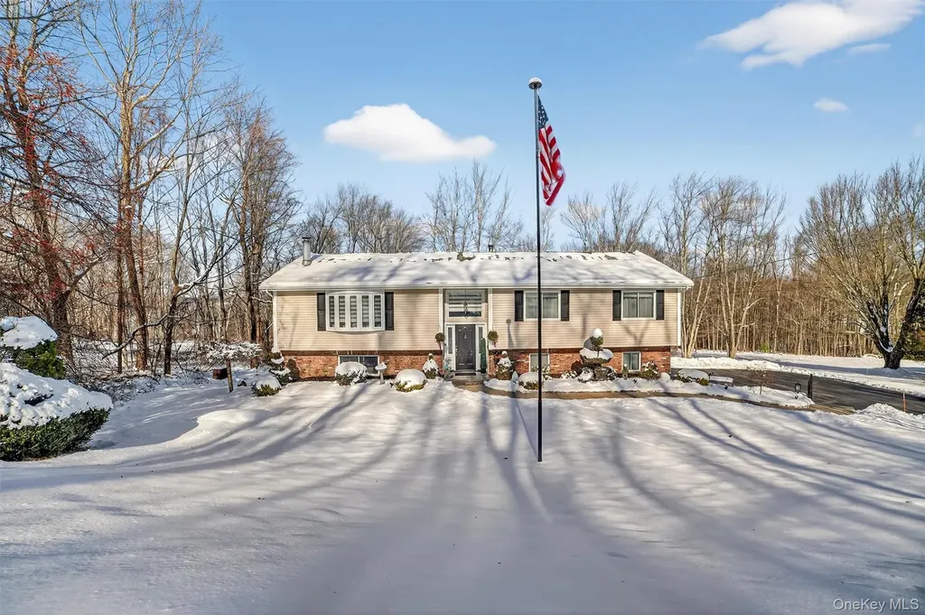 13 Watergate Drive Amawalk NY 10501
