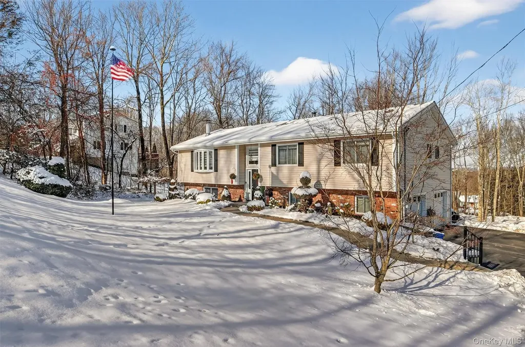 13 Watergate Drive Amawalk NY 10501
