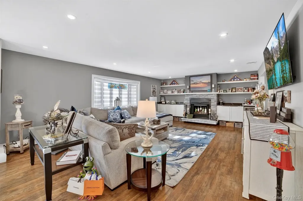 13 Watergate Drive Amawalk NY 10501