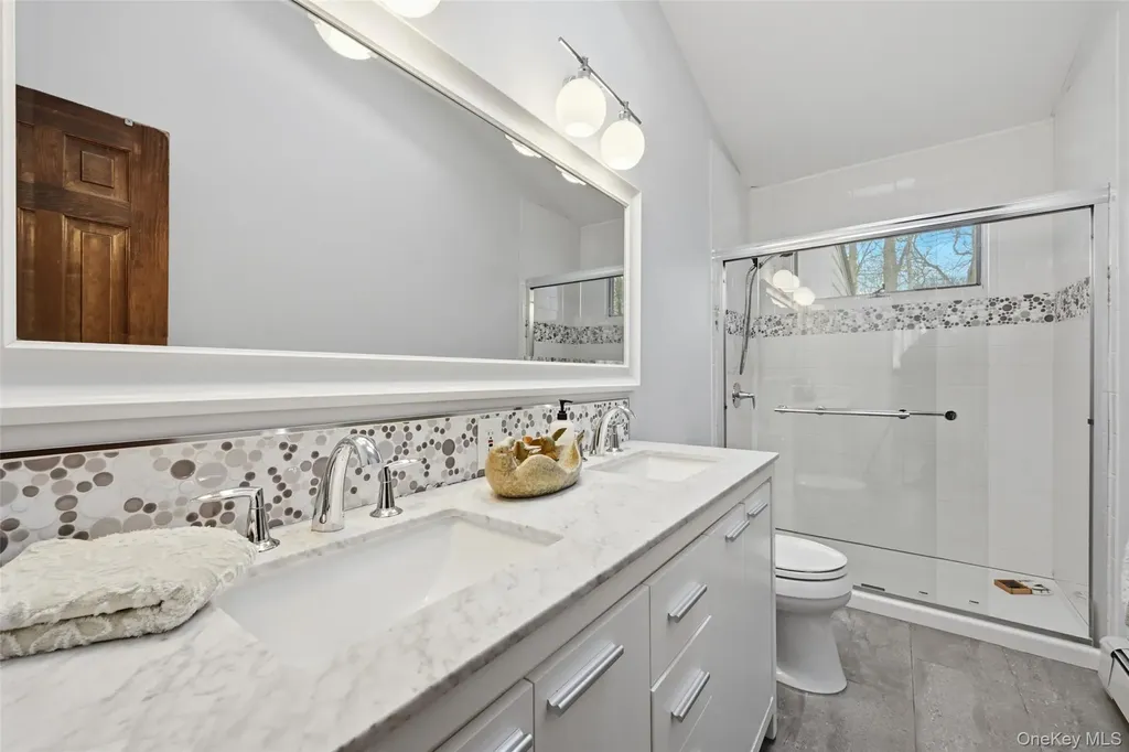 36 Oak Lane Wading River NY 11792