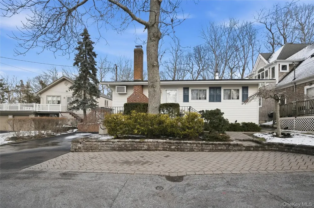 36 Oak Lane Wading River NY 11792