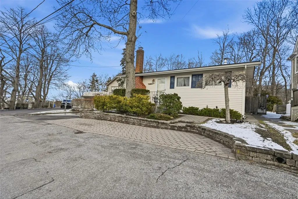 36 Oak Lane Wading River NY 11792