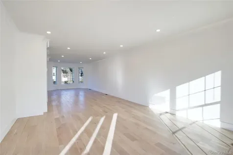 1 Manhasset Avenue Port Washington NY 11050