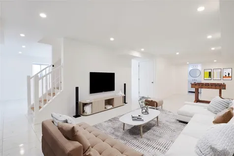 1 Manhasset Avenue Port Washington NY 11050
