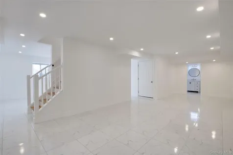 1 Manhasset Avenue Port Washington NY 11050