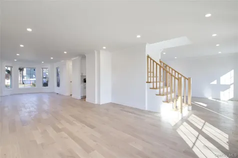 1 Manhasset Avenue Port Washington NY 11050