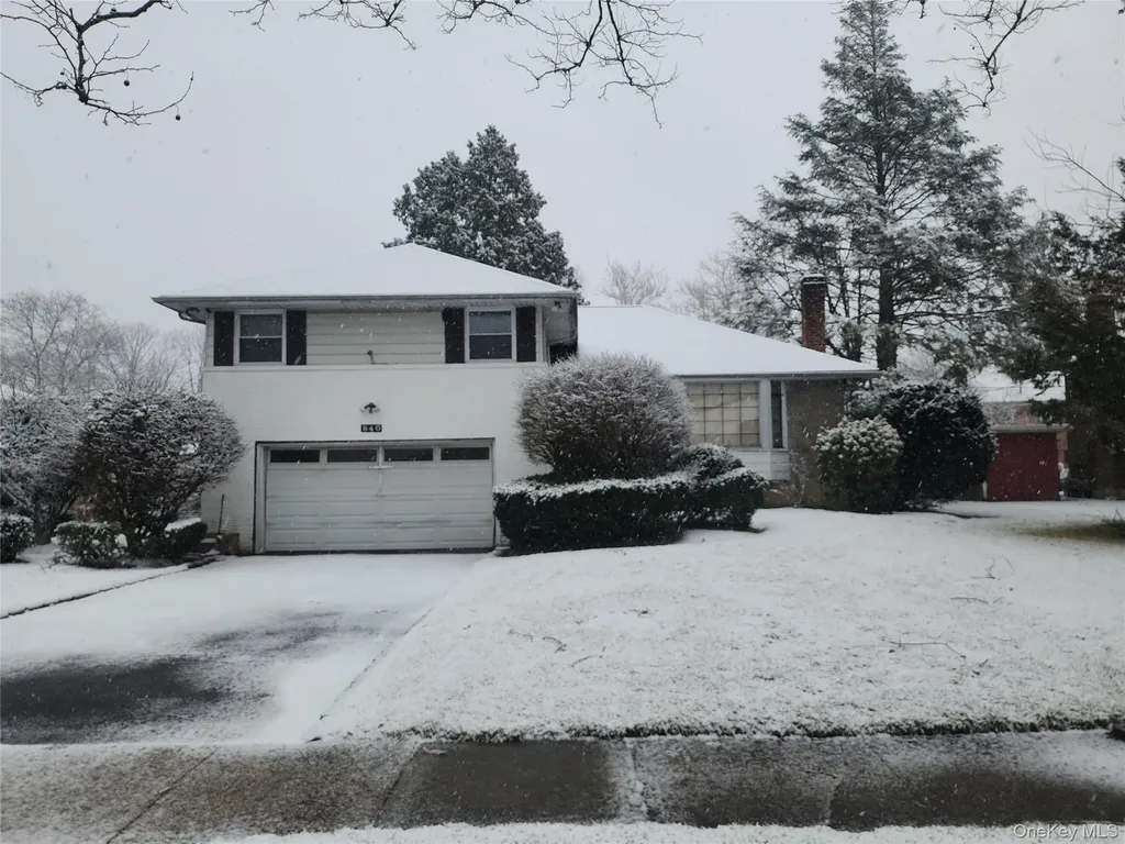 840 Sharon Lane Westbury NY 11590