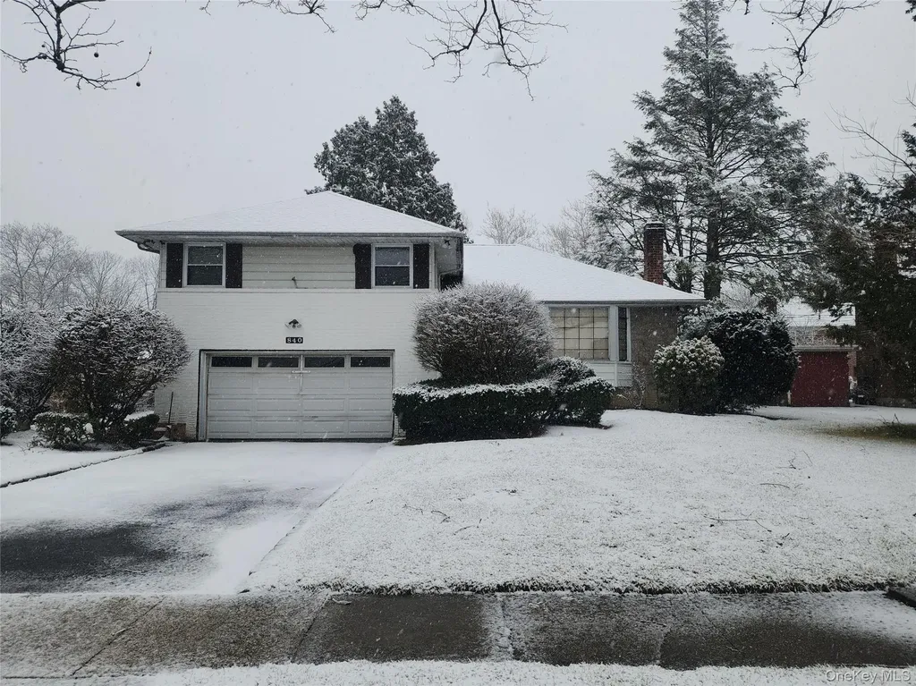 840 Sharon Lane Westbury NY 11590