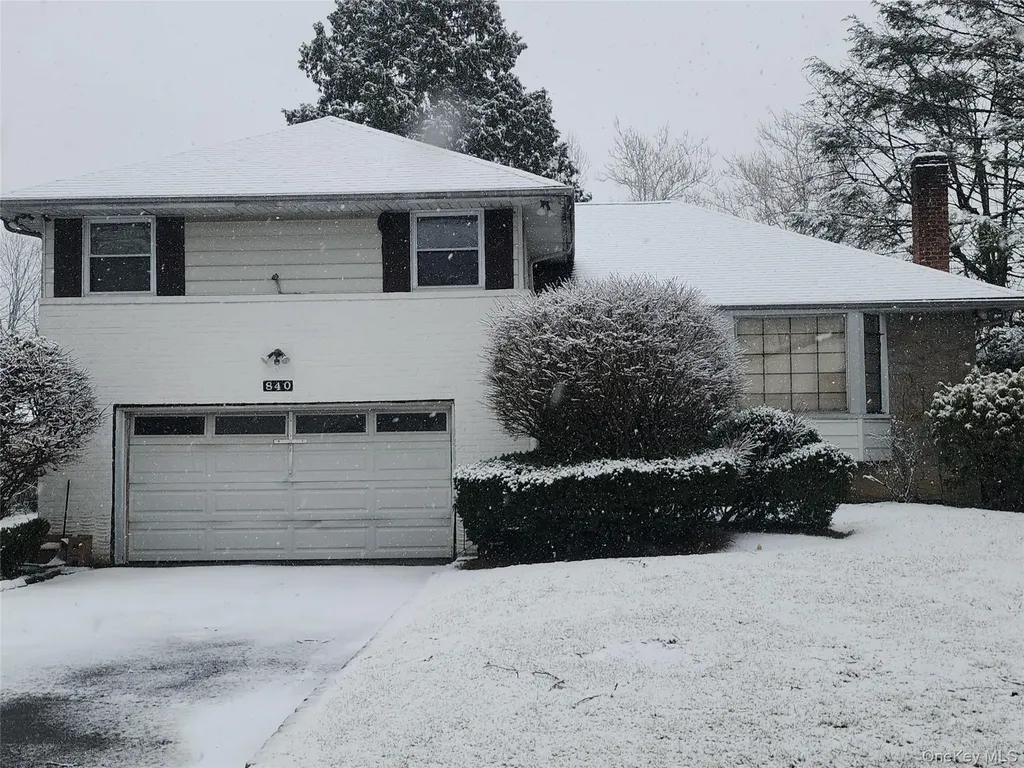 840 Sharon Lane Westbury NY 11590
