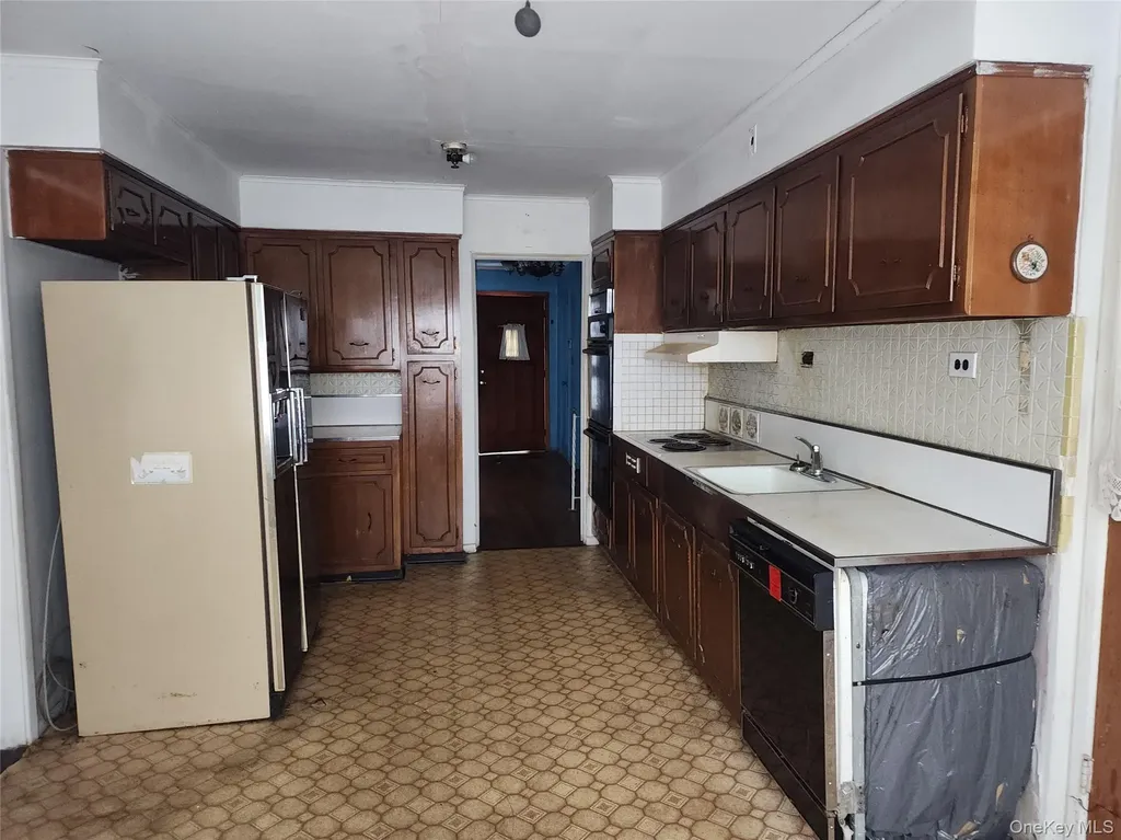 840 Sharon Lane Westbury NY 11590