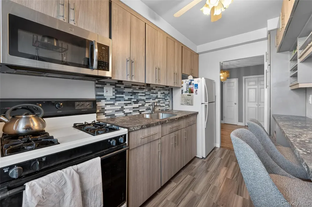 142-21 26th Avenue Flushing NY 11354