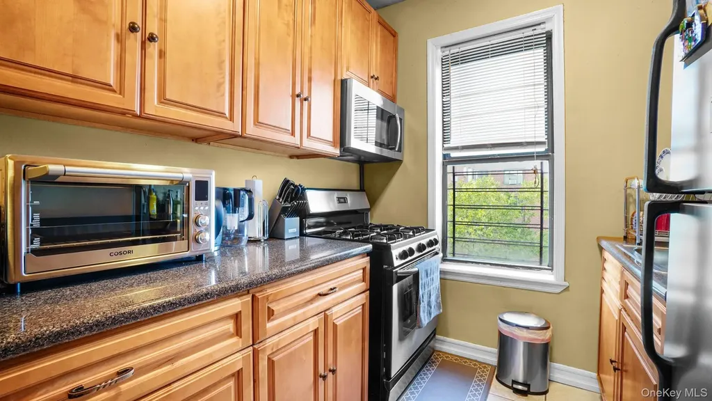 1922 Mcgraw Avenue Bronx NY 10462