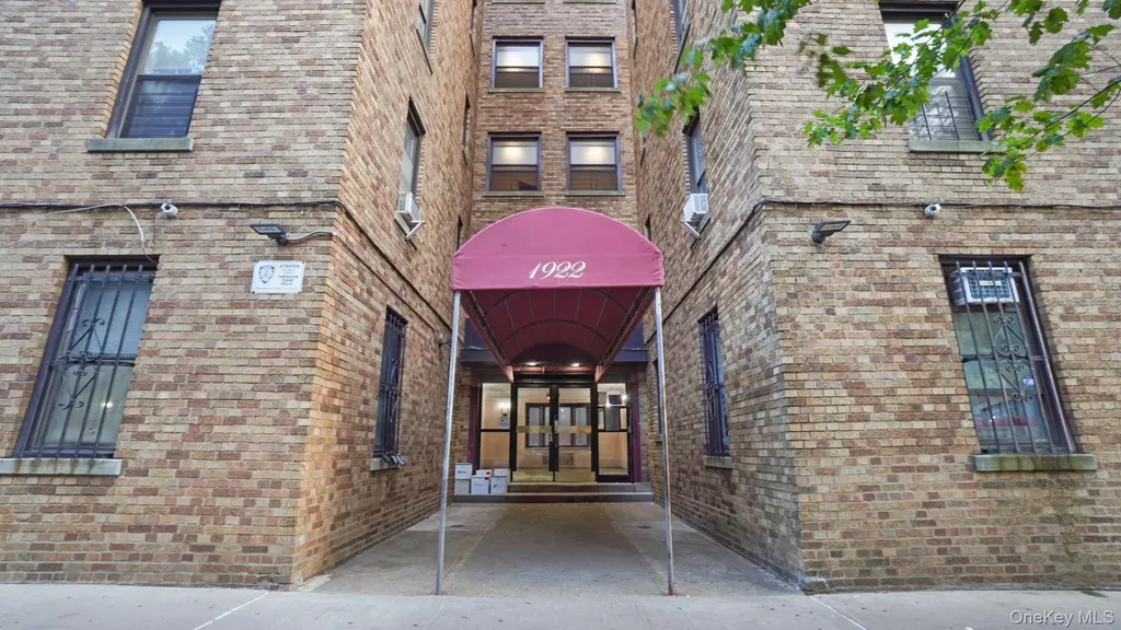 1922 Mcgraw Avenue Bronx NY 10462