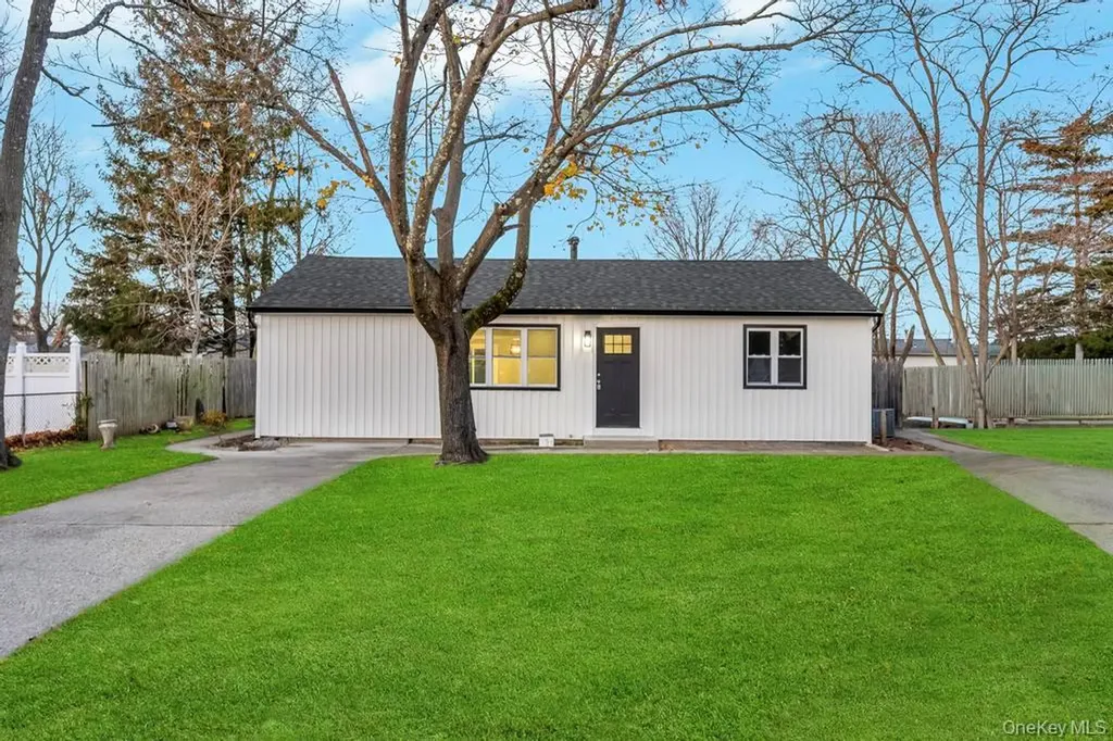 27 Ash Street Central Islip NY 11722