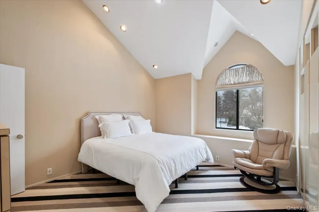 2 Brookridge Road New Rochelle NY 10804