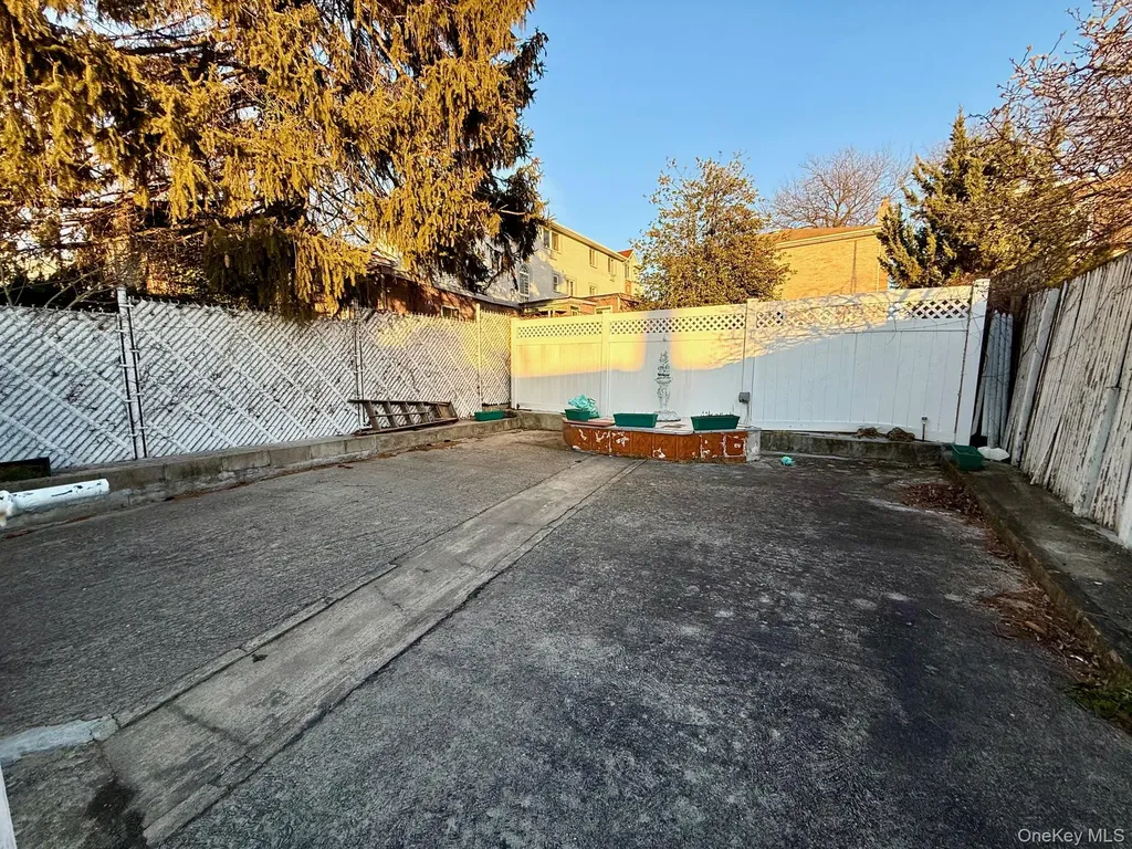 54-05 68th Street Maspeth NY 11378