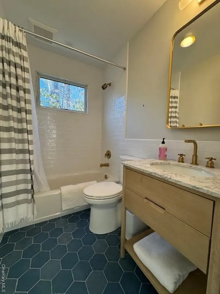 14 Park Circle Quogue NY 11959