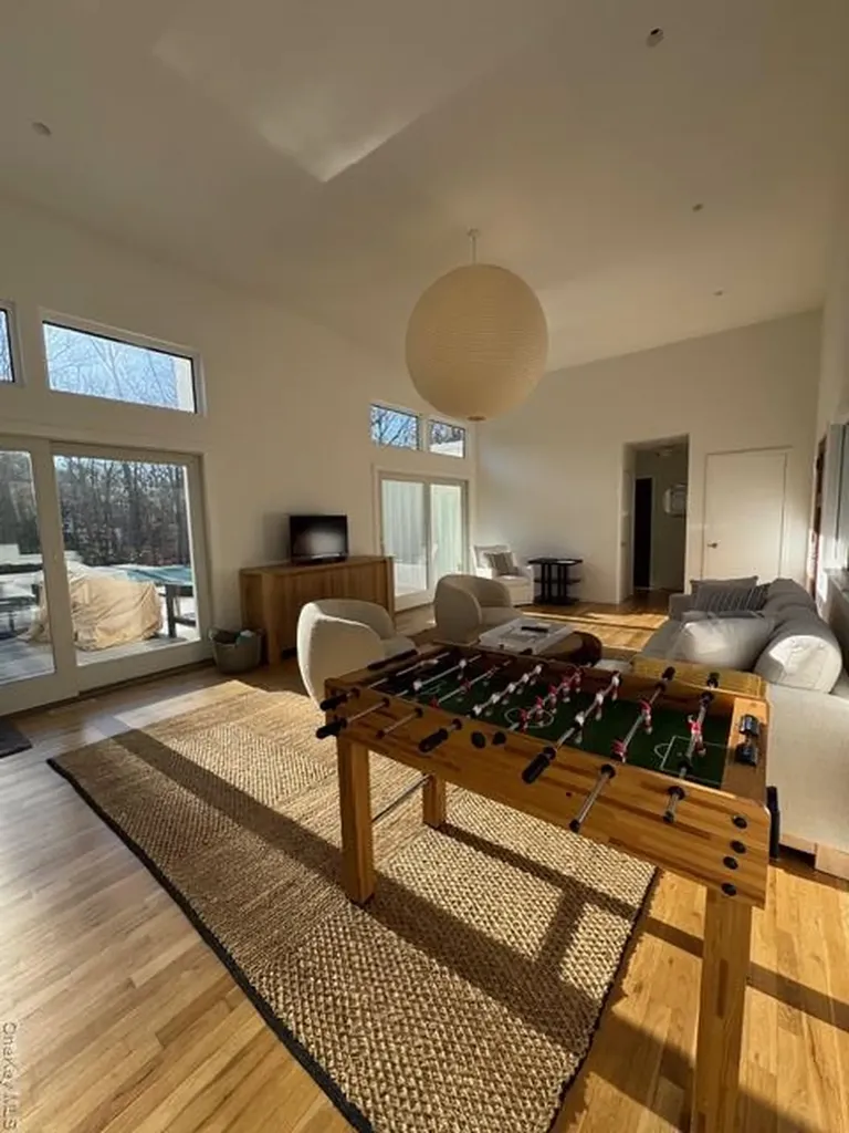 14 Park Circle Quogue NY 11959