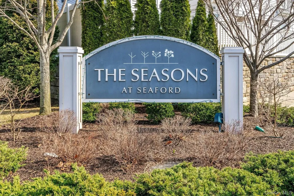 28 Spring Drive Seaford NY 11783