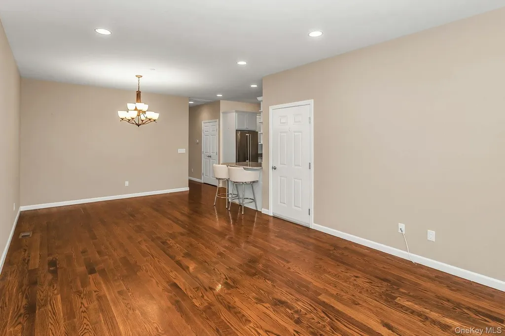 28 Spring Drive Seaford NY 11783